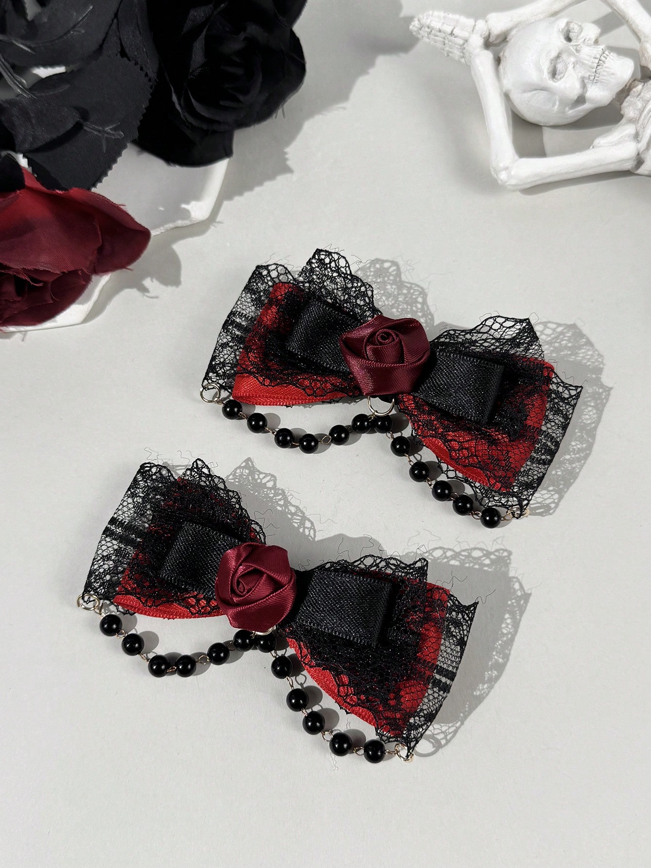 Lace Ribbon Trim - 2ピースのゴシックスタイルのレースリボンローズアクセサリーボウ、女性用ヘアクリップ、衣装や普段着に合わせて着用可能。