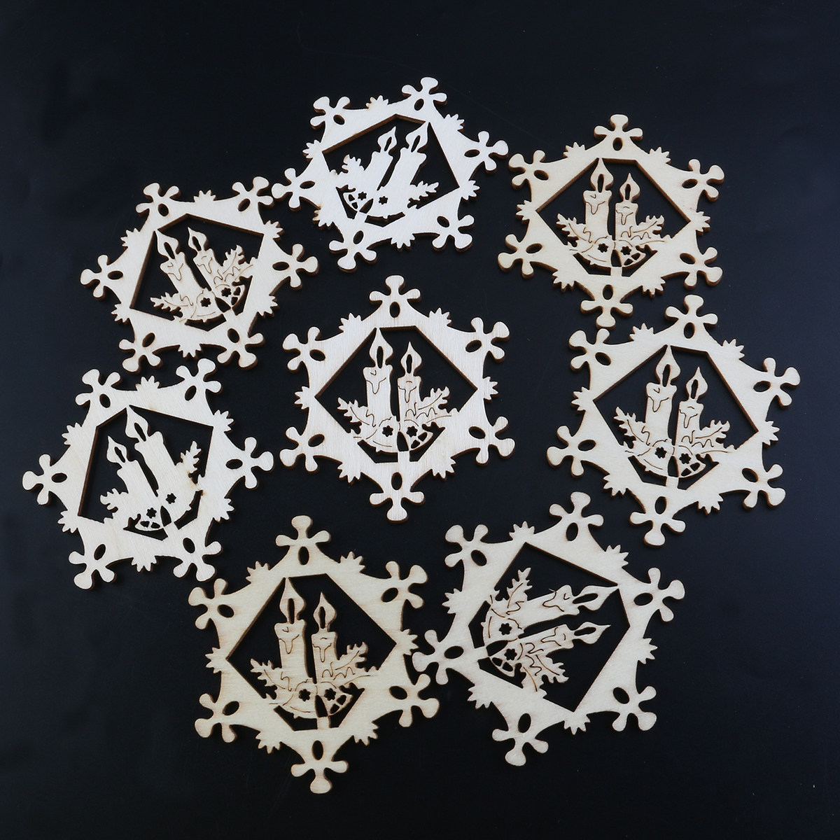 Christmas Craft Embellishment - 10 個のスノーフレークペンダントクリスマス木製装飾品滑らかな仕上げの吊り下げ飾りクリスマス装飾麻ロープクラフト