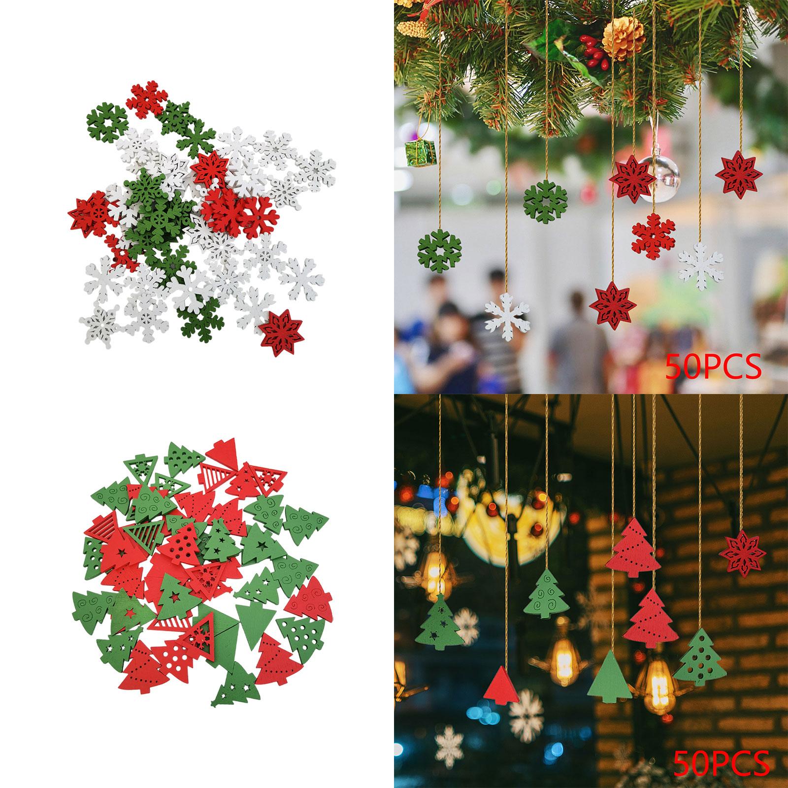 Christmas Craft Embellishment - 50個の木製クリスマス装飾品 クリスマスデコレーション クリスマスツリークラフト 吊り下げ飾り 冬祭りの装飾用