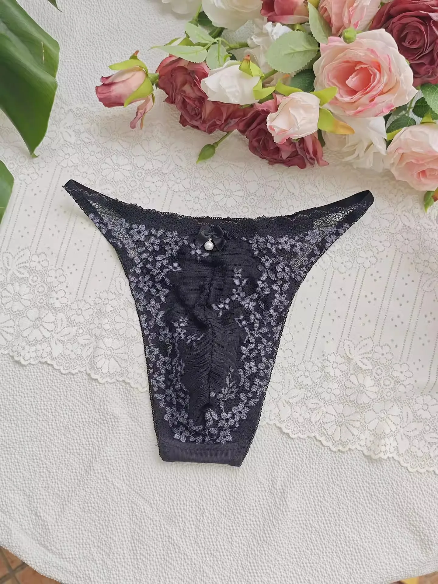 ブラックレースマンズTブリーフ刺繍ハンドメイドブルーピンクB - Embroidery Embellishments のレビューと価格