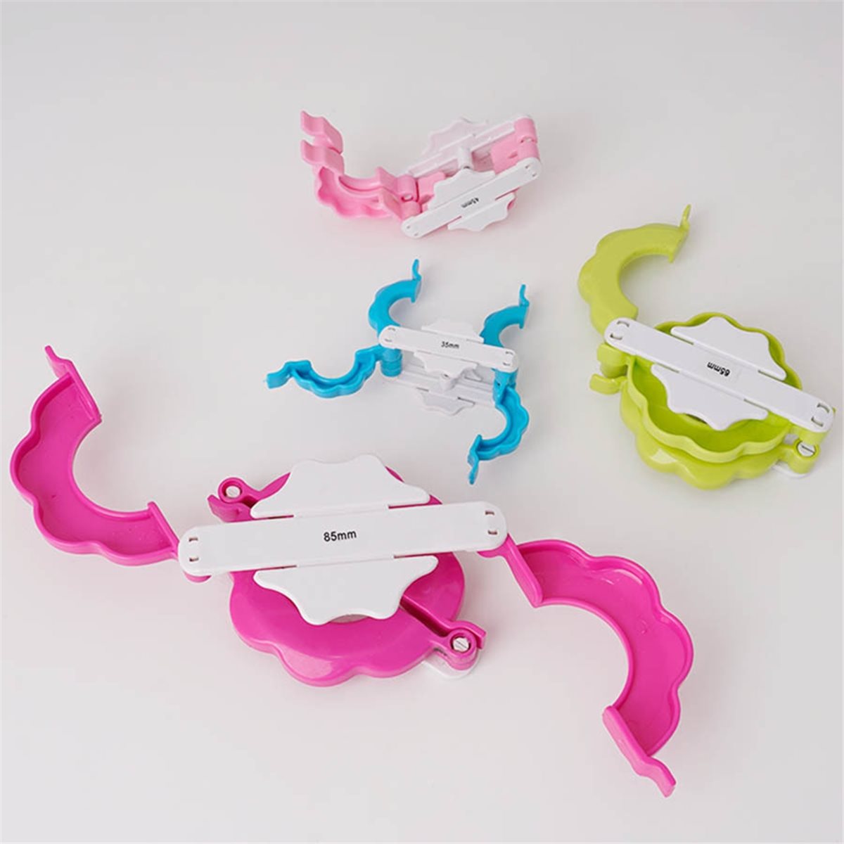 2026年ベストセラー 4サイズ ポンポンメーカー クラフト - Pom Pom Maker Tool のレビューと価格