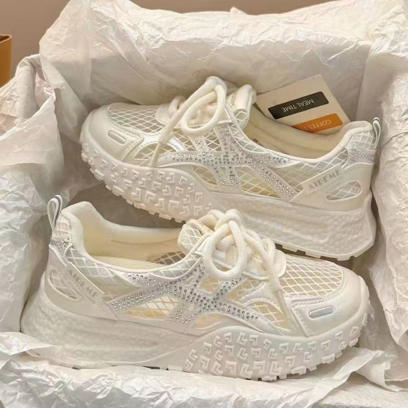 夏の女性用キラキラクリスタルメッシュ通気性スニーカー2026 - Crystal Mesh Fabric のレビューと価格