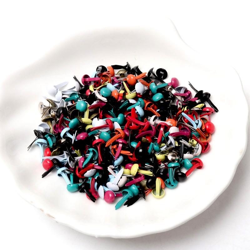 100個入り マルチカラー ラウンドメタルスタッズ ブラッド - Embellishments For Scrapbooking のレビューと価格